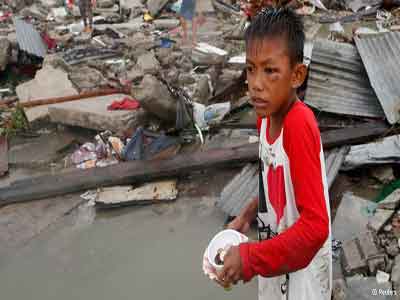 ارتفاع عدد ضحايا اعصار الفلبين إلى أربعة آلاف قتيل 
