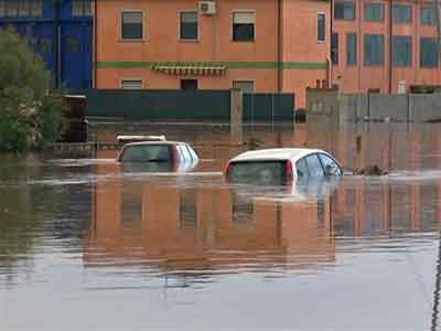 17 قتيلا في فيضانات استثنائية تضرب جزيرة سردينيا