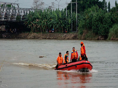 20 قتيلا بغرق قارب عمال في إندونيسيا