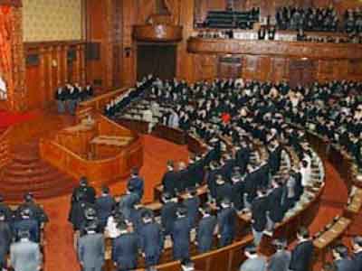 مجلس النواب الياباني يعيد انتخاب شينزو آبي رئيسا للوزراء 