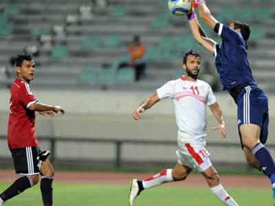 الليبيون يحبسون انفاس اكثر من ستين الف مشجع تونسي في ملعب رادس 