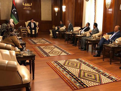 رئيس المجلس الرئاسي يلتقي وفدا من نواب طرابلس وأعضاء مجلس الدولة عن المدينة