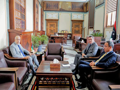 رئيس الحكومة يتابع مع محافظ مصرف ليبيا المركزي تنفيذ الميزانية العامة