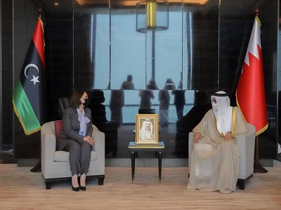 المنقوش تبحث مع وزير خارجية البحرين مسار العلاقات الأخوية الوطيدة بين البلدين ، وما تشهده من تطور ونمو