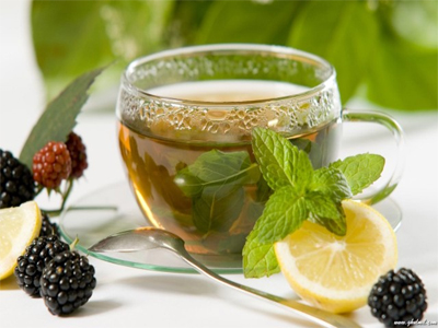 بدء اليوم بكوب من الشاي الأخضرله العديد من الفوائد صحية 