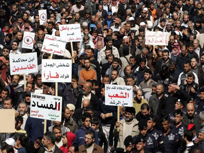 المئات يتظاهرون في عمان مطالبين بالإصلاح 