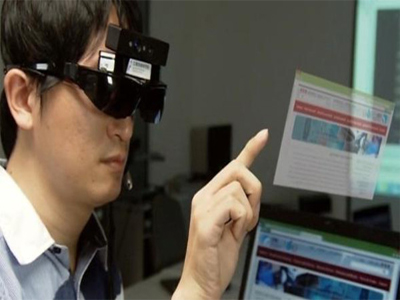  i-Air Touch تعتمد على ارتداء نظارات خاصة ليتحول الفراغ إلى شاشة تفاعلية