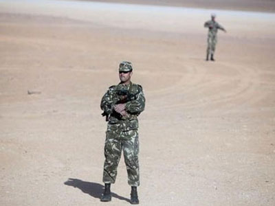 الجيش الجزائري يعتقل 12 سودانيا و8 تشاديين قرب الحدود مع النيجر 