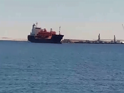 ميناء الزويتينة يصدر 800 ألف برميل من النفط الخام