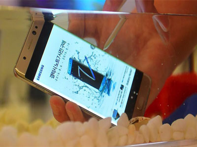 سحبت شركة سامسونغ للإلكترونيات هواتفها الذكية الرائدة 