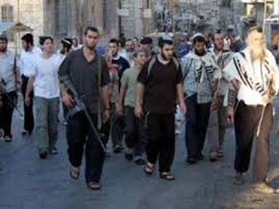 مستوطنون يعتدون على ممتلكات المواطنين بالبلدة القديمة مدينة القدس المحتلة 