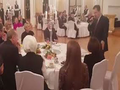 وزير الخارجية الصربي يغني لأردوغان