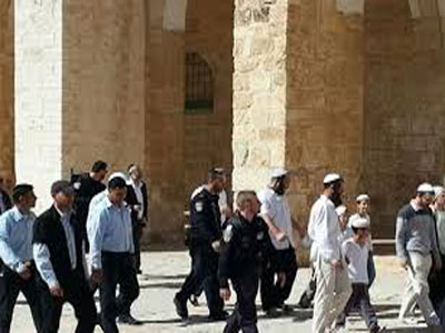 مجموعات من المستوطنين الصهاينة تُجدّد اقتحاماتها للمسجد الأقصى 