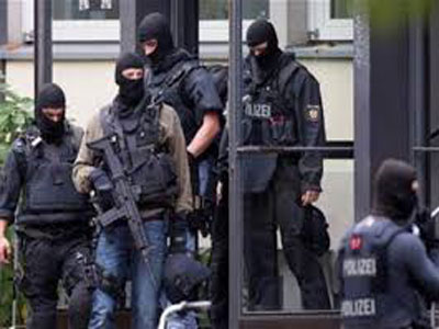 الشرطة الألمانية تصادر أسلحة وذخيرة خلال مداهمات في برلين
