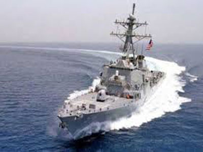 البحرية الامريكية تُقدم المُساعدة لسفينة صيدٍ إيرانية بعد تعرُّضها لهُجوم