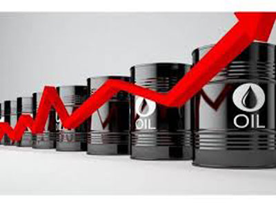 النفط يرتفع متأثراً بمخاوف المُشترين من شح الإمدادات