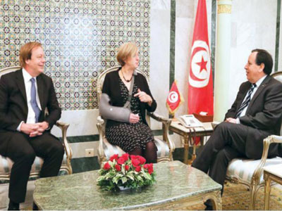 وزير خارجية تونس يبحث مع سفير بريطانيا لدى ليبيا مستجدات الاوضاع السياسية 