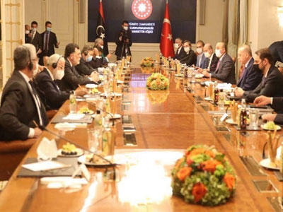 رئيس المجلس الرئاسي يجري محادثات مع الرئيس التركي في اسطنبول 