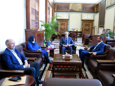 محافظ مصرف ليبيا المركزي يبحث مع عدد من اعضاء مجلس النواب الوضع المالي للدولة 