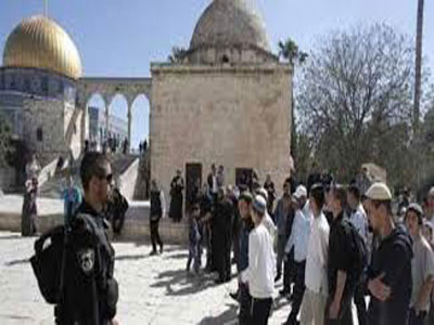 عشرات المستوطنين الصهاينة يقتحمون المسجد الأقصى 