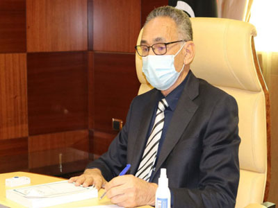 وزير الاقتصاد والتجارة محمد الحويج  