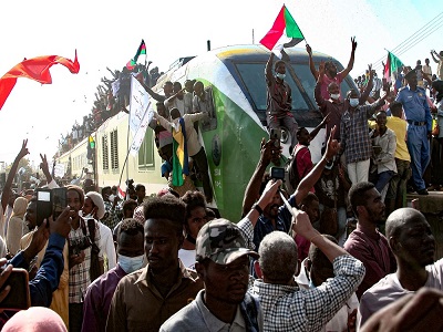 السودان تظاهرات ضخمة لدعم مدنية الدولة
