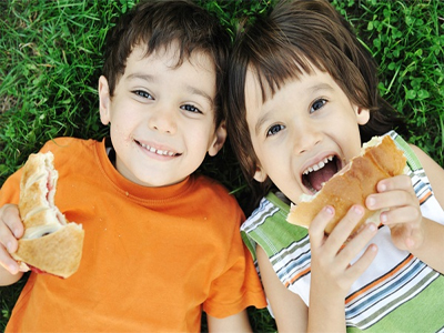 التغذية الصحية تضمن لطفلك الاستفادة من الناحية التعليمية
