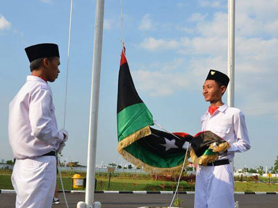 العلم الليبي يرفع في القرية الاولمبية 