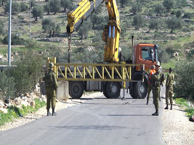 قوات الاحتلال الإسرائيلي تغلق مدخل بلدة 