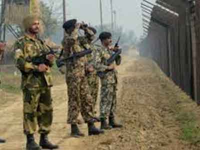 الهند تتهم باكستان بخرق اتفاق وقف إطلاق النار على الخط الفاصل بينهما في إقليم كشمير 