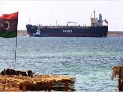 شحنة من النفط الليبي تتجه الى ايطاليا 