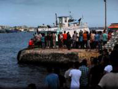 مصادر: مصر تحبس 4 من طاقم قارب مهاجرين غارق