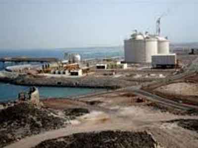 شحن ناقلة النفط “SEADANCER” بمليون برميل من ميناء الحريقة  