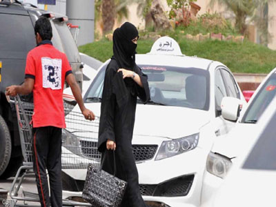 السماح للمرأة السعودية بقيادة السيارة خطوة هامة