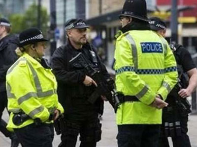 الشرطة البريطانية تعلن عن تعرض عدد من الآشخاص للطعن وسط برمنغهام 