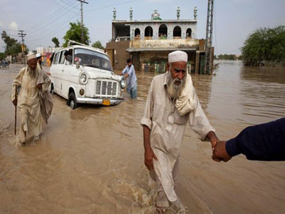 باكستان تناشد المجتمع الدولي للمساعدة في مواجهة الفيضانات 
