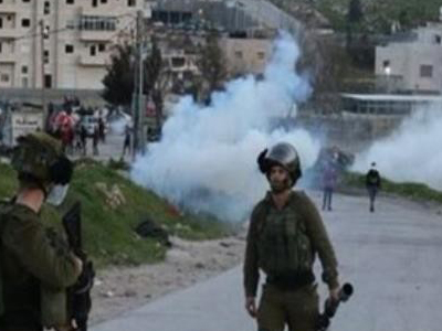 اصابة عدد من طلاب بعد ان اقتحمت قوات الاحتلال الصهيوني واطلقت الغاز المسيل للدموع في عدد من مدارس نابلس ورام الله 