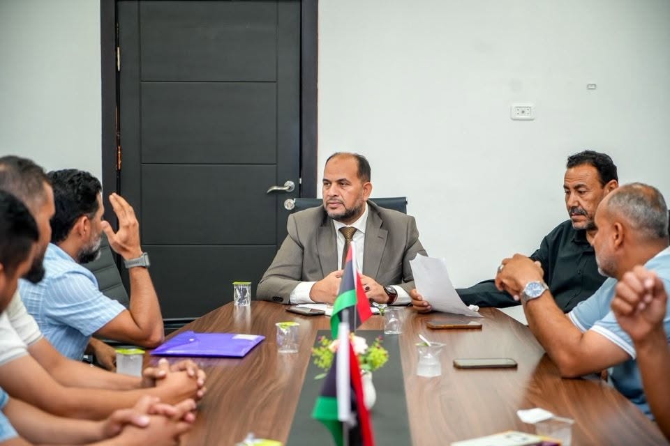 جهاز الإمداد الطبي يناقش معالجة مرضى الكساح الجيني في ليبيا